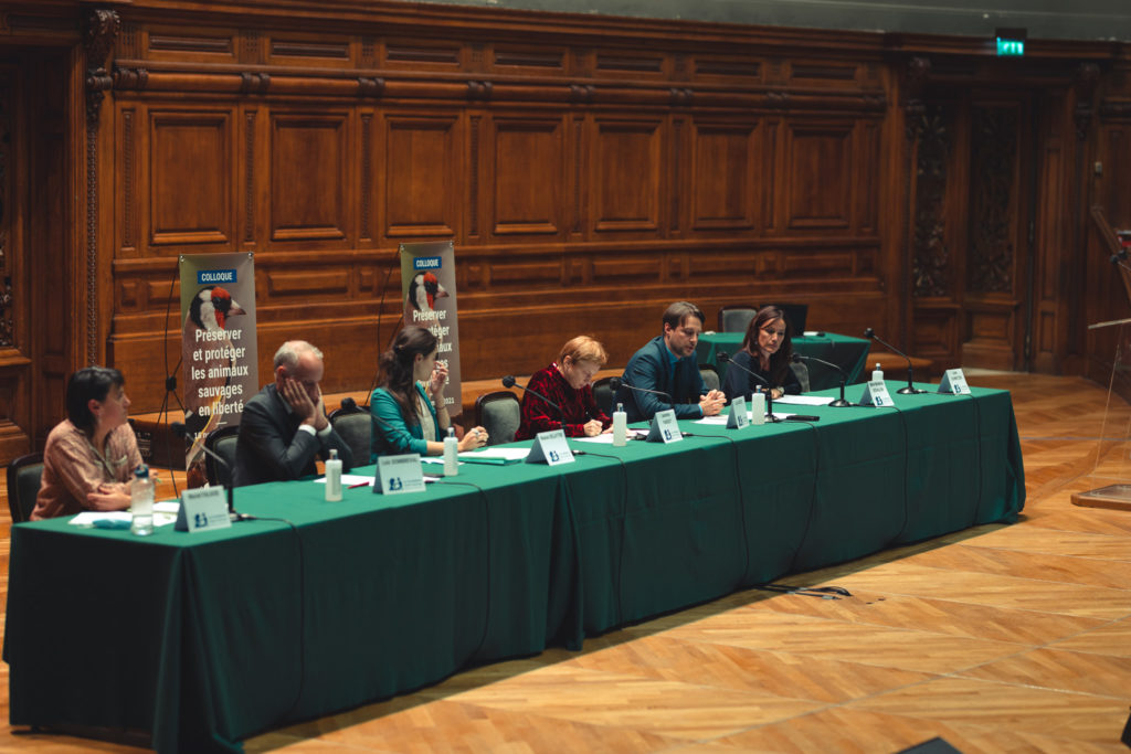 De gauche à droite: Muriel Falaise, Loïc Dombreval, Manon Delattre, Laurence Parisot, Loïc Obled, Marie-Bénédicte Desvallon.