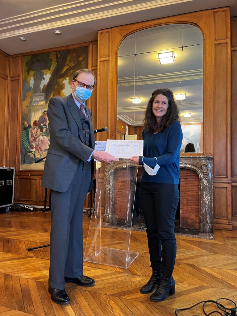 La LFDA a remis son prix Prix Kastler 2021 au Dr Kalatzis en récompense de son travail de recherche sur la cécité